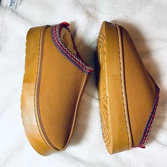 NWOT Women's Wool Slippers - Size: US 8-8.5 - Picture 5 of 13